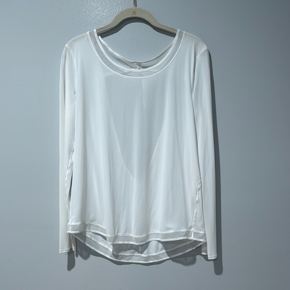 Lululemon Women's Mix and Mesh Top Size 10 
Cutout Back Running Training